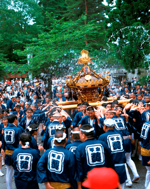 平泉水かけ神輿